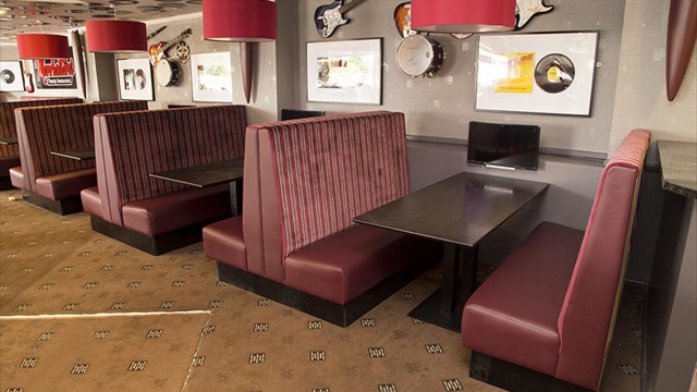 Manhatten Family Restaurant Perth - Straight Booths Furniture