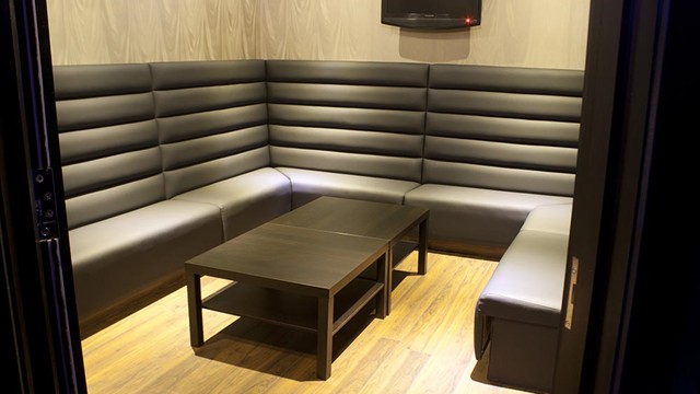 Yolo Bar, Bathgate - U-Shaped Booths